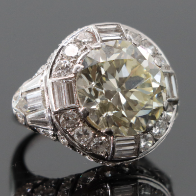 Bague en platine sertie  d’un diamant d’environ 8,60 carats vendu 64 770,00 € le 27 juillet